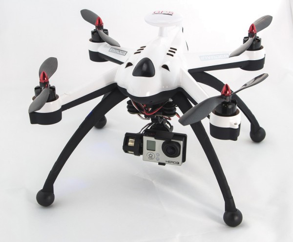 Ein fast schon professionelles Modell: Der Invader FPV Quadcopter mit GPS und Kamera