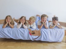 Bei Grippe: Kinder Schlafanzug und Bettwäsche häufig wechseln