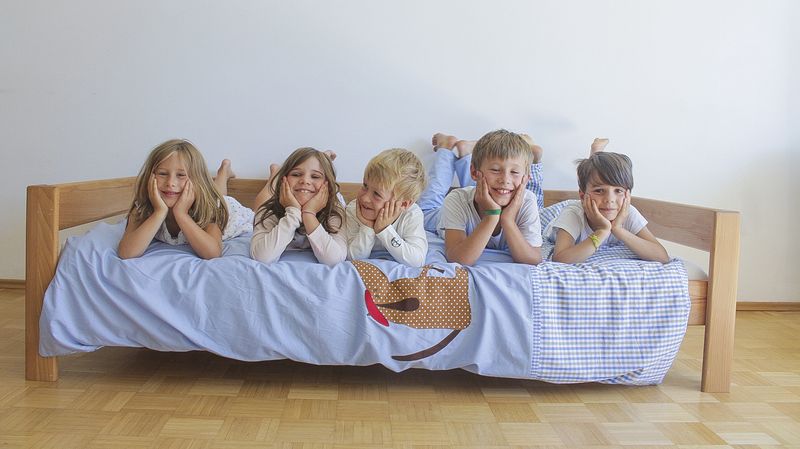 Bei Grippe: Kinder Schlafanzug und Bettwäsche häufig wechseln