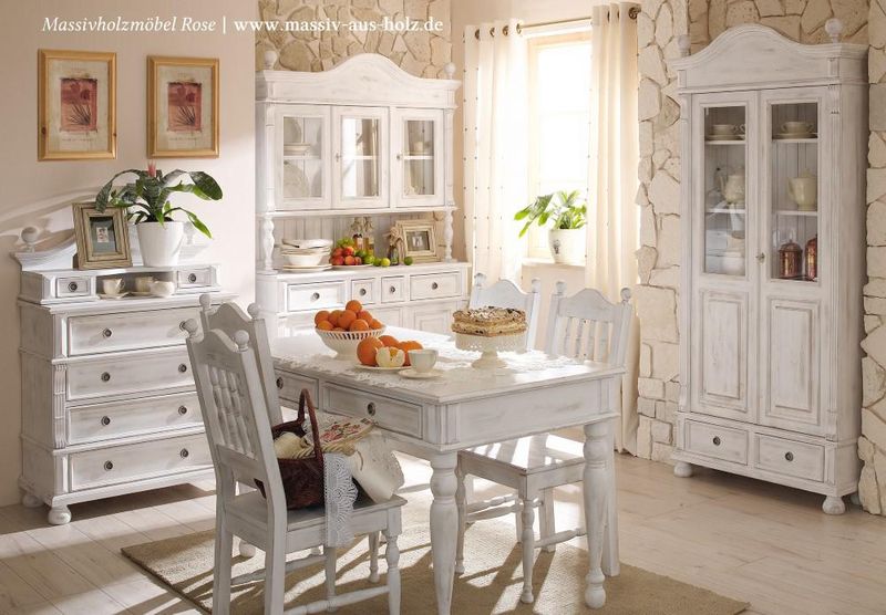 Weiße Landhausmöbel aus Massivholz