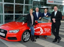 Wolke Hegenbarth nimmt Audi A3 entgegen