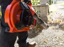 Der Nachbar dankt: Kaum Lärm mit Akku-Laubbläser