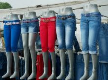 Jeans gehören wohl zu den beliebtesten Kleidungsstücken, die in Sommer und Winter gesellschaftsfähig sind