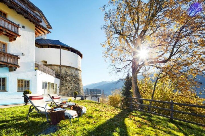 Schloss und Herbstgenuss