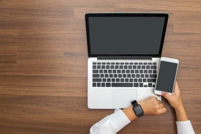 Smartphones ergänzen Mobiles und Laptops