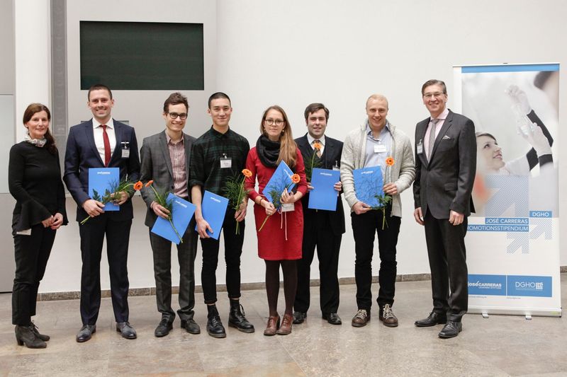 Ilona-Goldbach-José-Carreras-Leukämie-Stiftung-mit-Richard-Tilman-Hauch-Severin-Jacobi-Willy-Chan-Sonja-Boßmann-Christian-Matek-Max-Philipp-Bossemeyer-und-Prof.-Carsten-Bokemeyer-DGHO