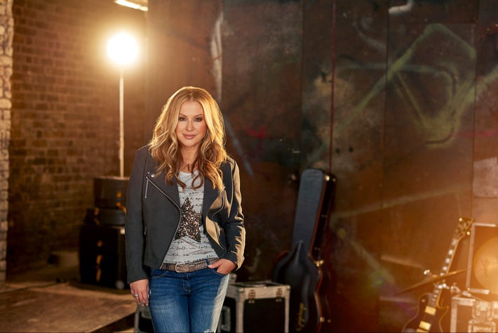 Die US-amerikanische Sängerin Anastacia bringt gemeinsam mit Aldi Süd eine exklusive Fashionkollektion heraus