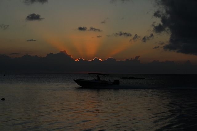 Die Schönheit der Inseln - Sundowner auf Mauritius
