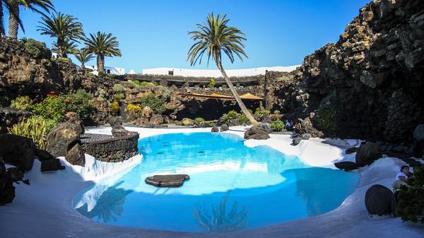 Die Vulkanhöhlen Jameos del Agua im Norden Lanzarotes. Bildnachweis