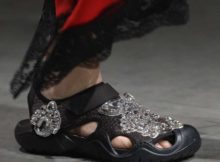 Gemeinsame Kollektion von Crocs und Christopher Kane feiert Laufsteg-Debüt auf der London Fashion Week 2017