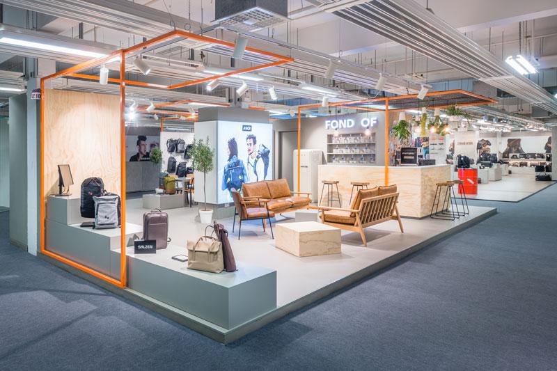 Jazzunique setzt Taschen und Rucksäcke von FOND OF auf der I.L.M. in Szene