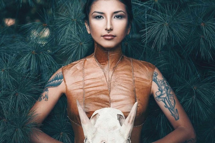 Auf der ersten indigenen Fashion Week in Toronto präsentieren indigene Designer ihre Kreationen
