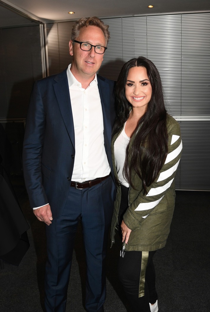 Im Rahmen ihrer „Tell Me You Love Me World Tour“ traf Demi Lovato Heinrich Deichmann