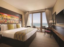 Das Ramada Resort by Wyndham Dar Es Salaam lädt zum Entspannen am Jangwani Beach ein