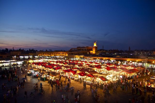 Nächtlicher Markt in Marrakesch