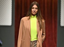 Supermodel Lorena Rae eröffnet die Fashion Show von Marc Cain