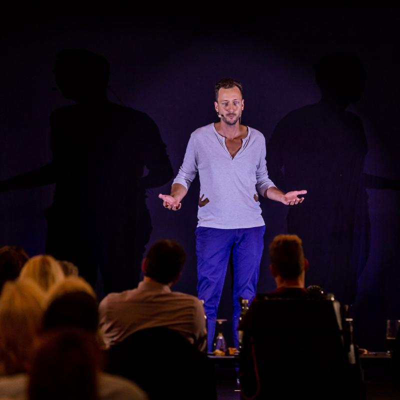Sebastian Eisenbürger beim internationalen Speaker Slam in Stuttgart