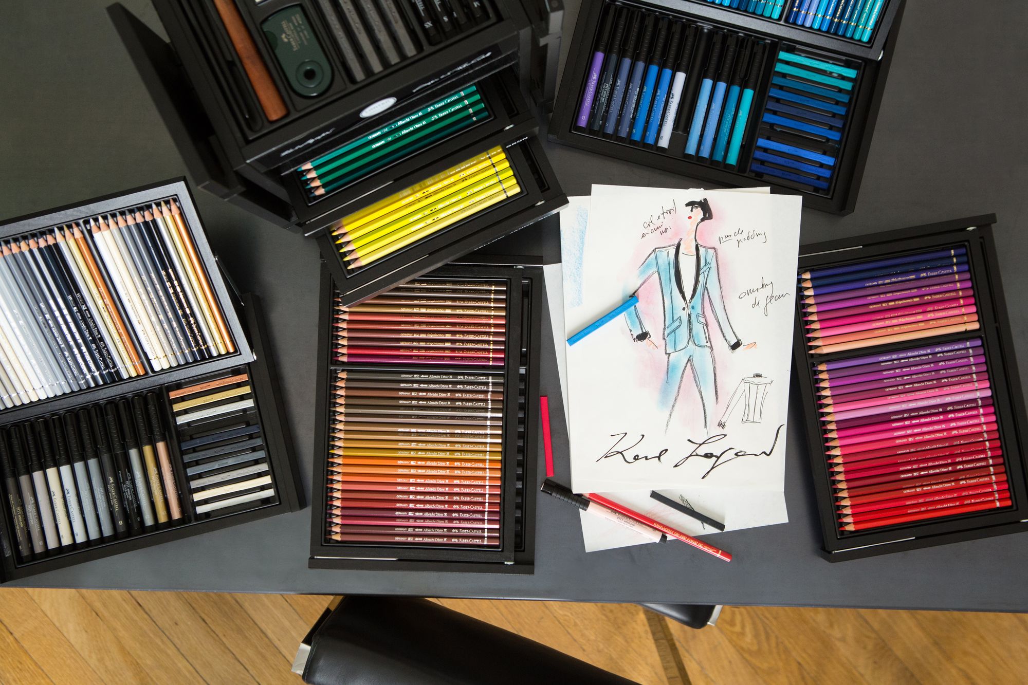 Über die Magie von Modezeichnungen / Karl Lagerfeld bezeichnete sich selbst als "Papierfreak"