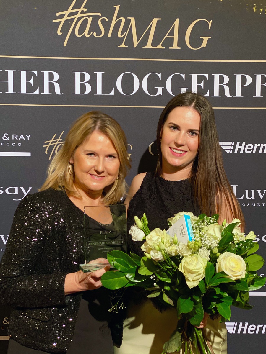 Silva Imken (links) und Katrin Stockinger (rechts) haben die Auszeichnung entgegengenommen