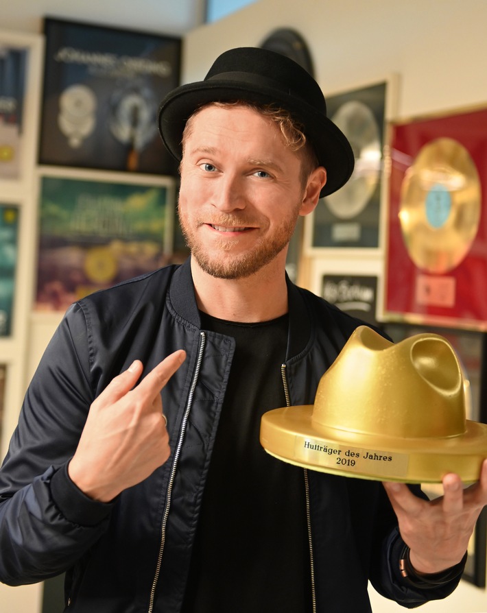 Johannes Oerding freut sich über den goldenen Hut-Award