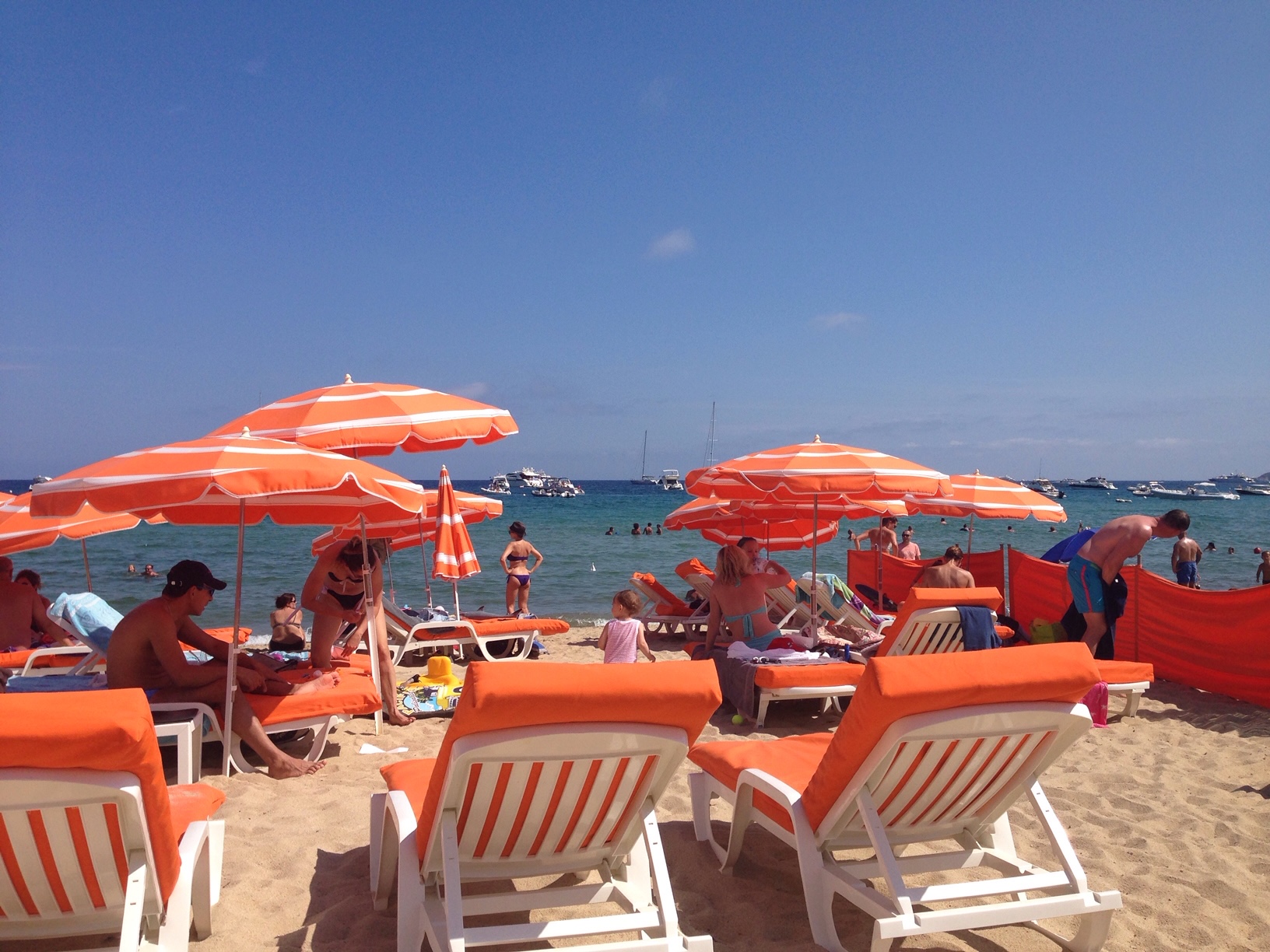 Die Beach Clubs von St. Tropez / Ramatuelle sind legendär und weltberühmt