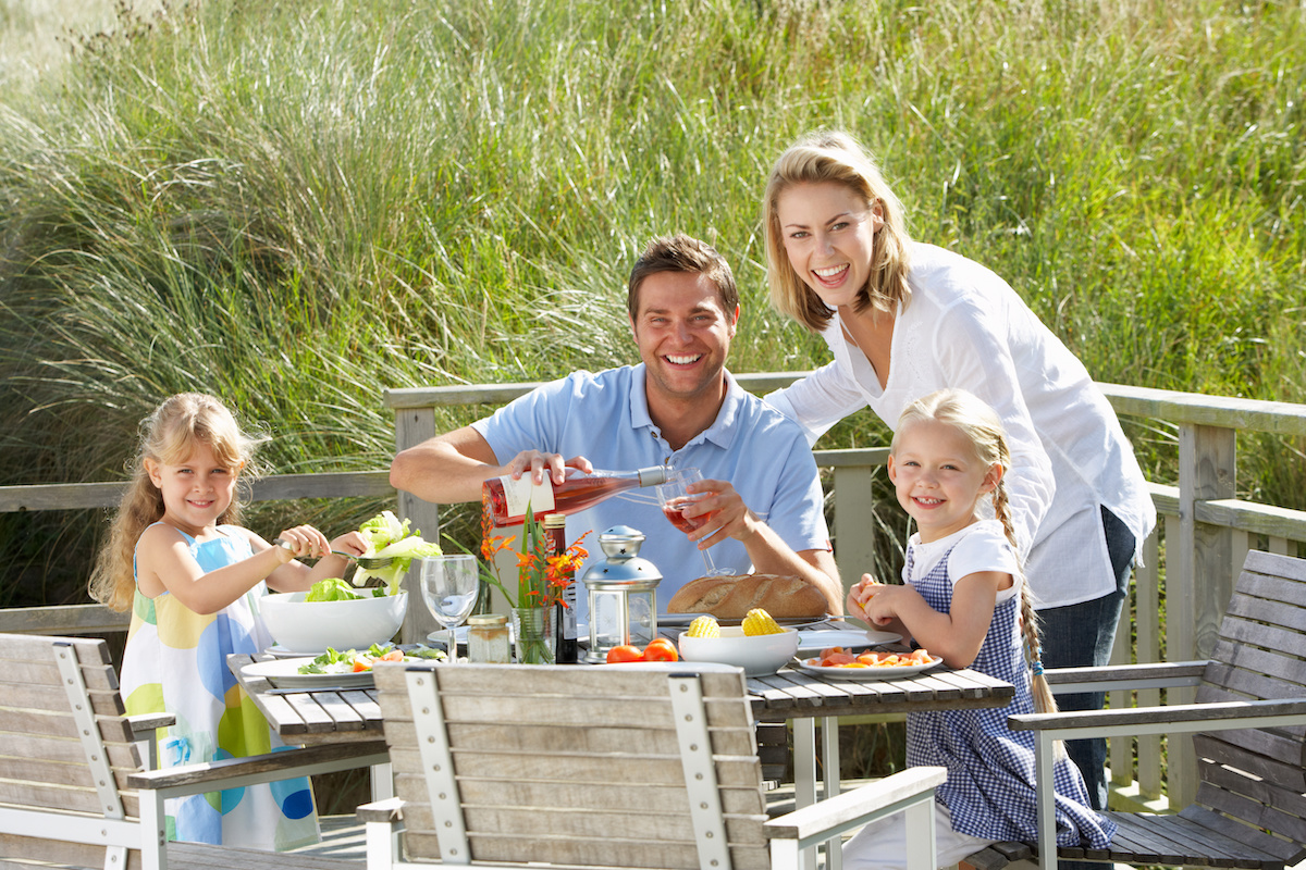 Familie beim Frühstück