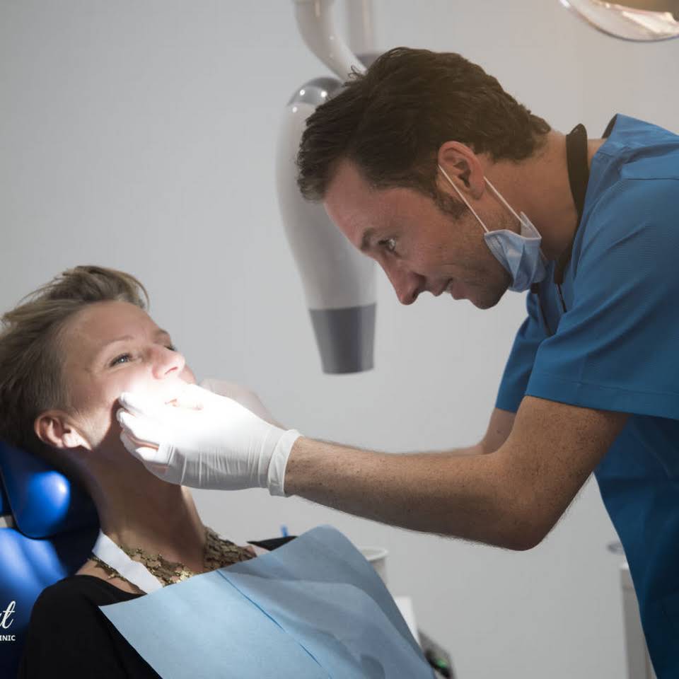 El dentista de las celebridades Jan D. Heiringhoff:
