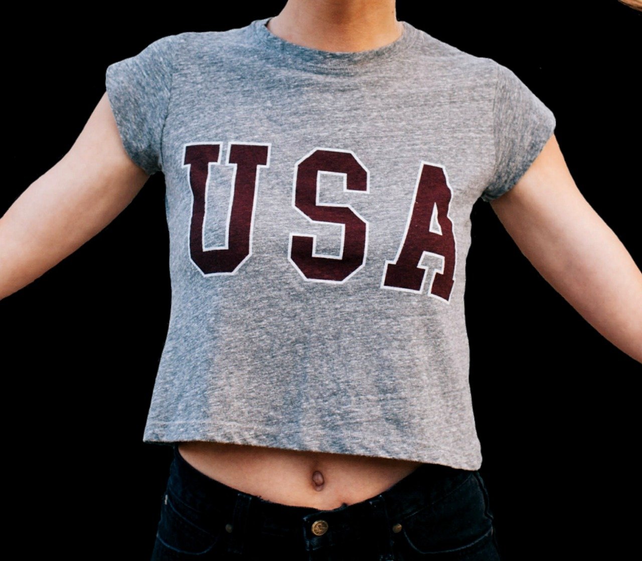 Girl mit USA-Shirt