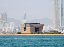 Hong Kong Palace Museum an der Uferpromenade von West Kowloon