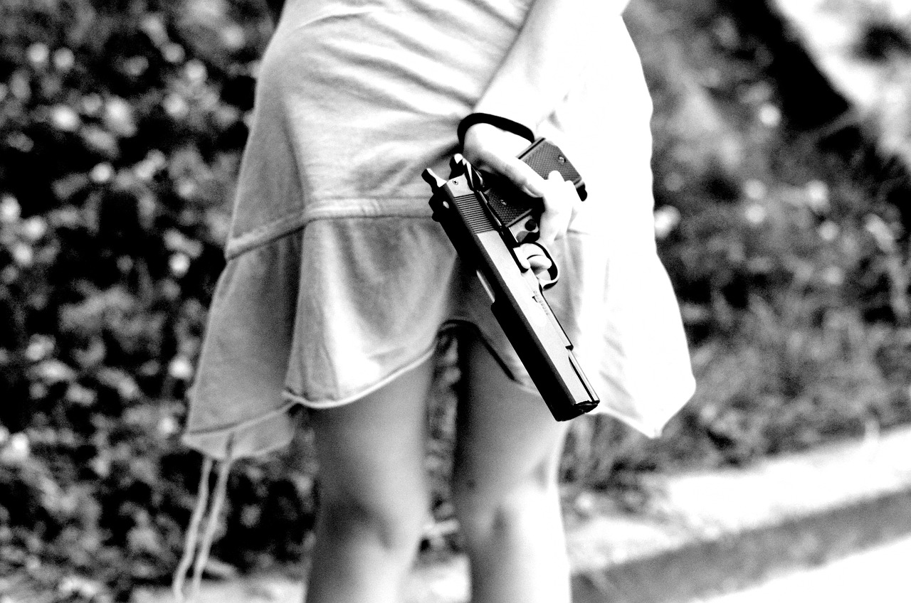 Mädchen mit Pistole