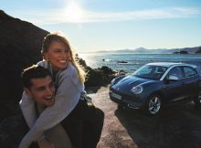 Paar am Meer mit ORA Funky Cat