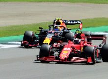 Duell zweier Formel1-Rennwagen
