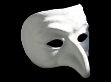 Maske mit langer Nase