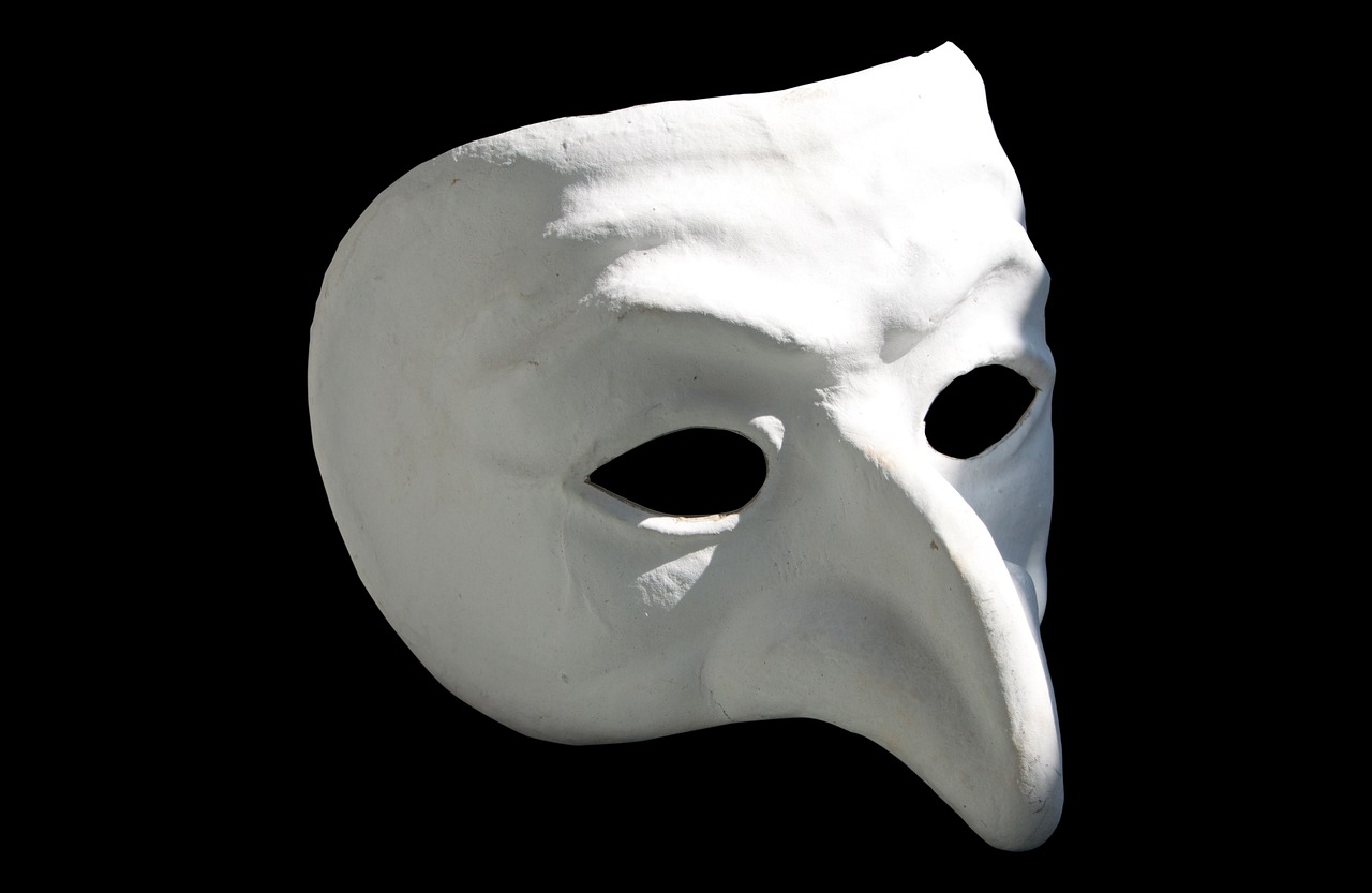 Maske mit langer Nase
