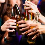 Sind Männer oder Frauen häufiger von Alkoholproblemen betroffen?