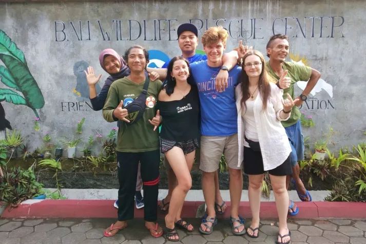 Freiwilligengruppe vom Wildlife Projekt Bali