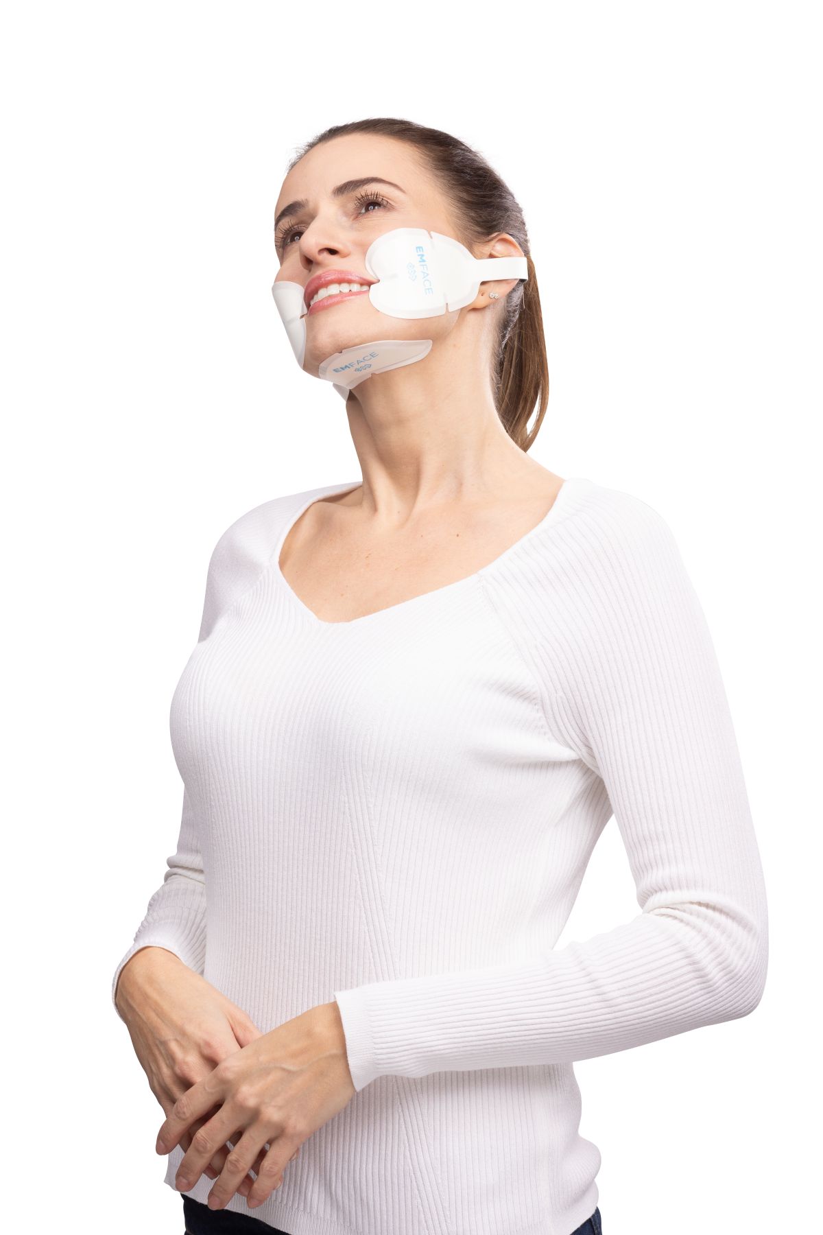 Frau mit Emface-Behandlungspads