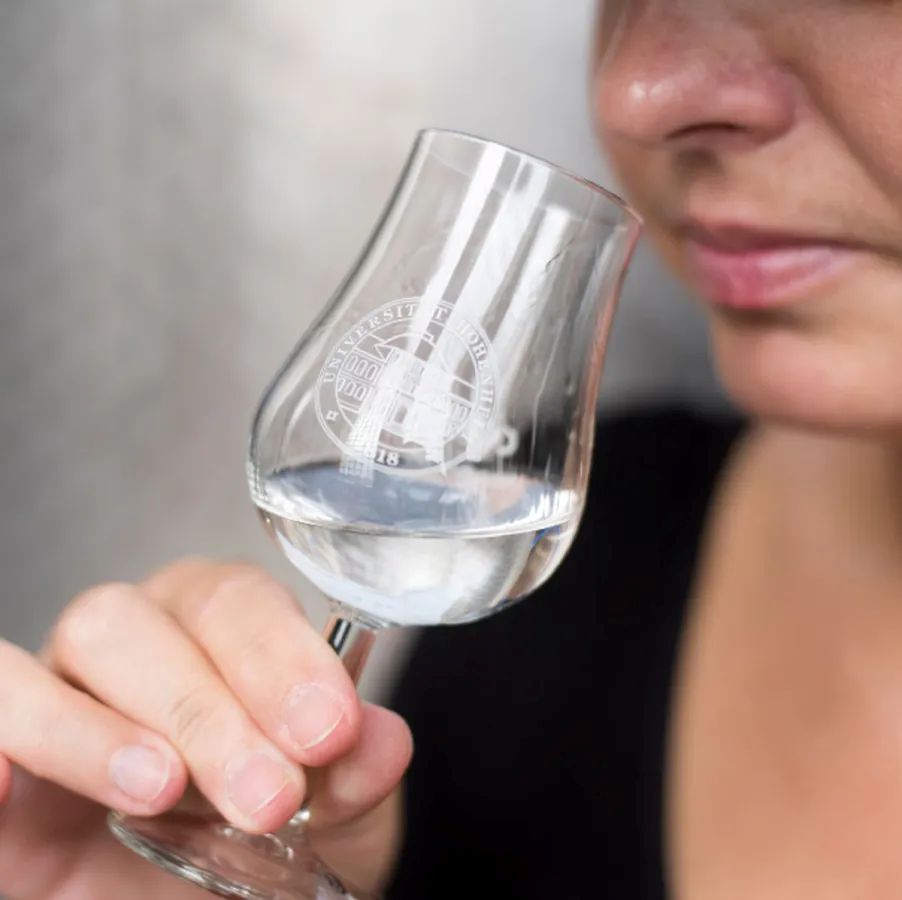 Hohenheimer Kirschwasser ist „Bester Obstbrand 2025“