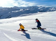 Skifahrer in der Wildkogel-Arena 2026