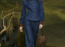 Model präsentiert Cinq à Sept - tous les jours