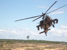 Bevorzugt jagte seine Filmfeinde im Kamnpfhubschrauber 1