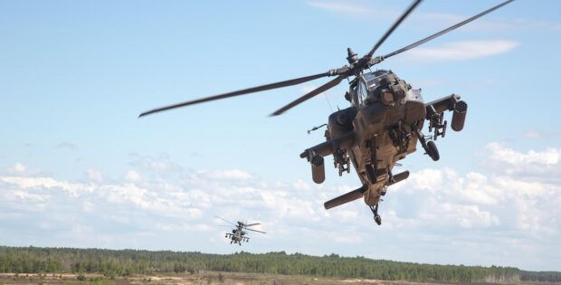 Bevorzugt jagte seine Filmfeinde im Kamnpfhubschrauber 1