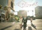Hochzeitspaar spaziert durch Las Vegas