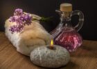 https://pixabay.com/de/photos/wellness-karaffe-lila-kerze-stein-3666624/