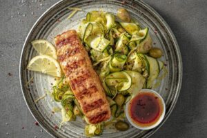 Tefal Paprika-Lachs und gebratene Zucchiniraspeln