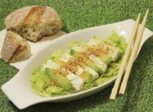 Avocado-salat im Sommer