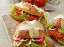 Settele Schwäbischer Burger mit knusprig gebratenen Maultaschenscheiben