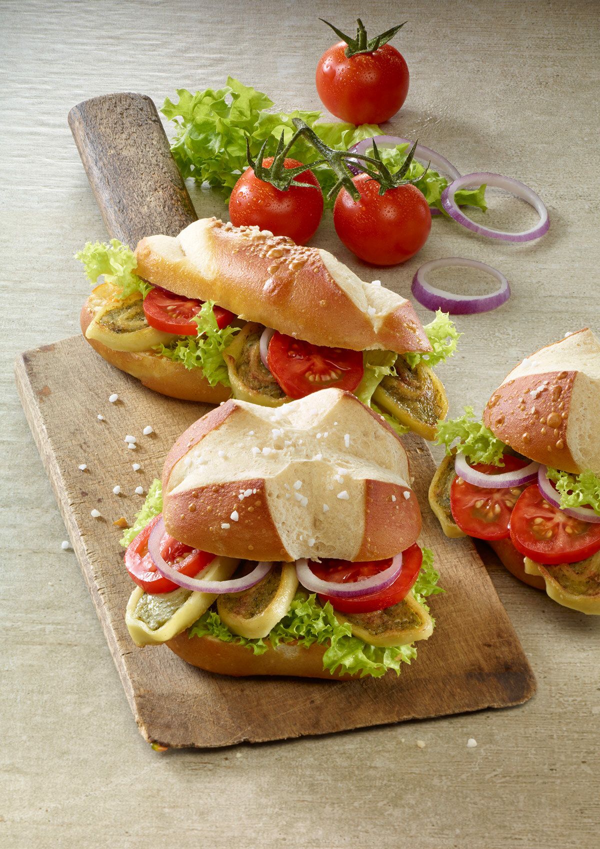 Settele Schwäbischer Burger mit knusprig gebratenen Maultaschenscheiben