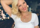 missforty germany Damen-Shirt mit integrierten Cups, weiß, Halbarm, Rundhalsausschnitt