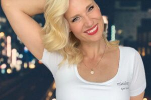 missforty germany Damen-Shirt mit integrierten Cups, weiß, Halbarm, Rundhalsausschnitt